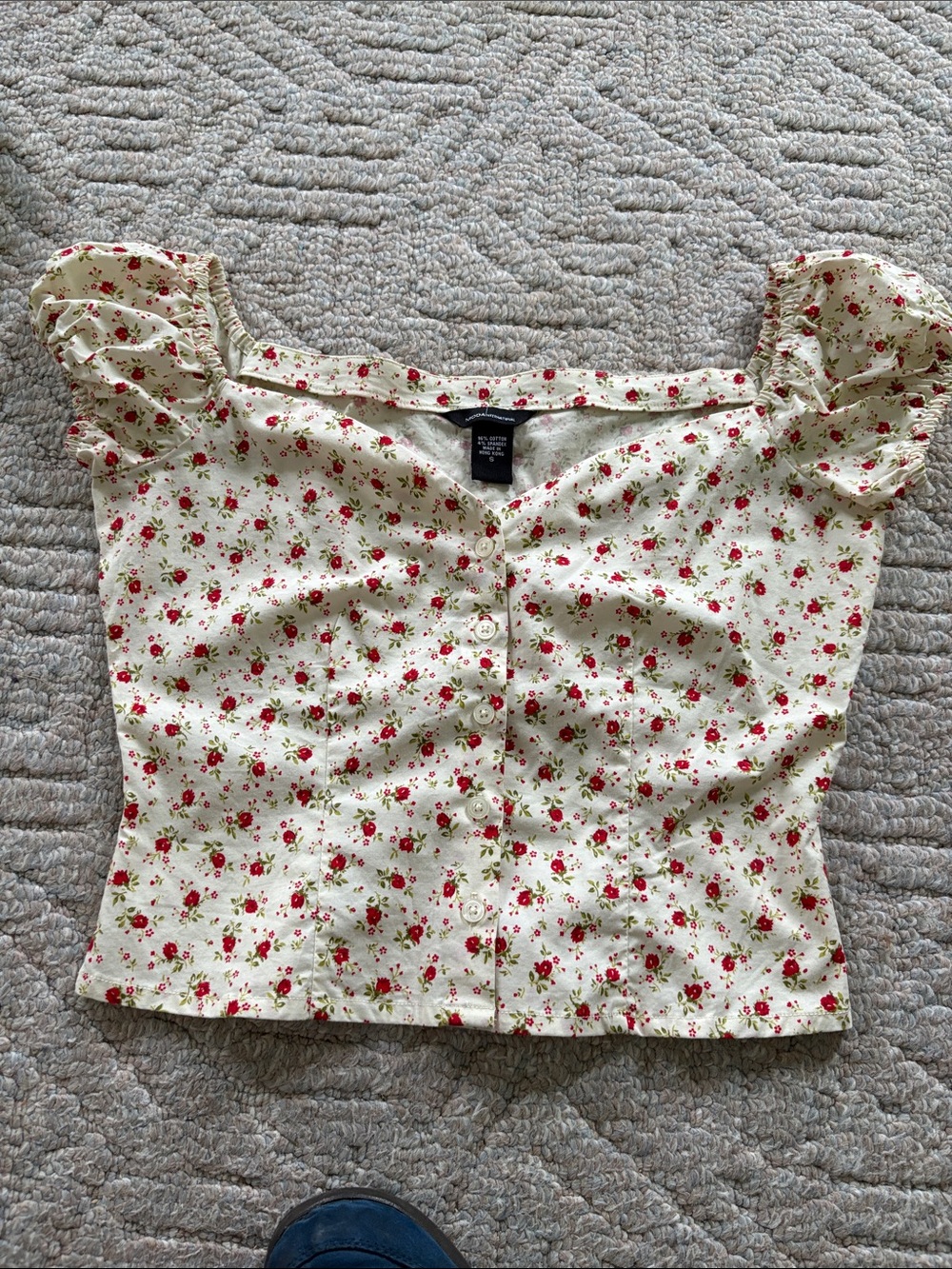 Moda Cream Floral Puff-Sleeve Button Crop Top - Red Rose Print